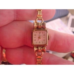 STEELCO Ladies 17 Jewel Manual Wind Gold Plated
